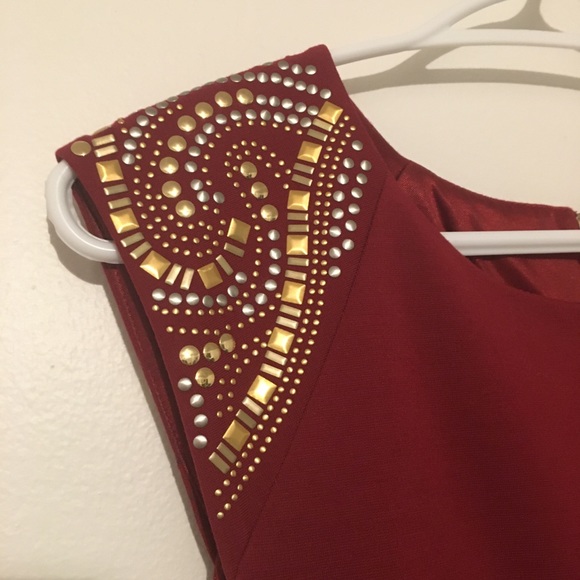 Tahari shift dress with embellished sleeves - Picture 2 of 3